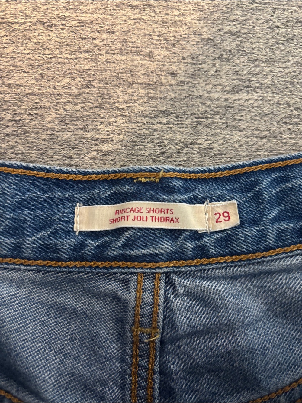 Levi’s Ribcage Shorts - Picture 2 of 6